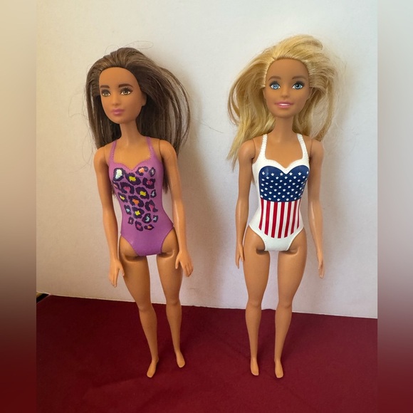 Lot of 2 Barbie dolls w Painted On Swimsuits  - Swimming Pool, Beach, Bath Toys - Picture 1 of 10